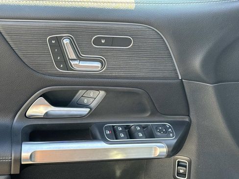 Used 2025 Mercedes-Benz GLB 250 image 20
