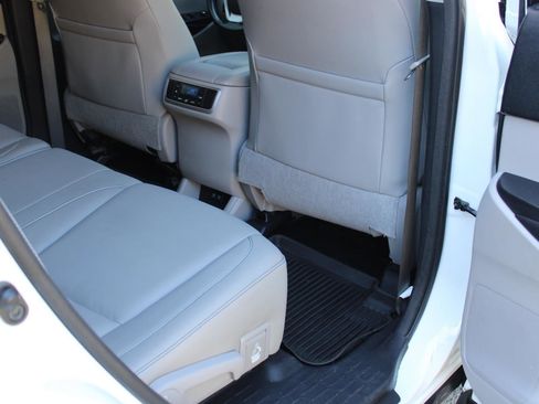 Used 2017 Toyota Highlander XLE image 42