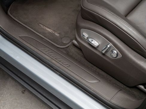 Certified 2025 Porsche Macan AWD/4WD image 24