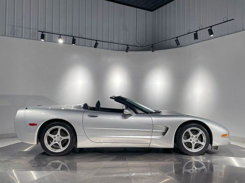 Used 2000 Chevrolet Corvette Convertible w/ Performance Handling Pkg image 4