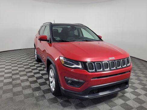 Used 2018 Jeep Compass Latitude w/ Safe & Security Group FWD image 13
