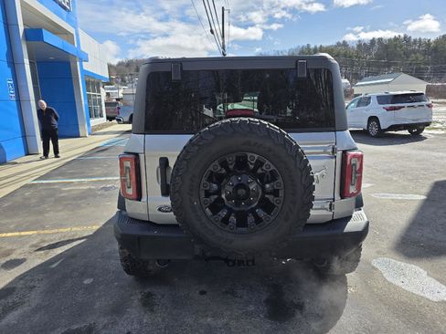 Used 2023 Ford Bronco Badlands image 7