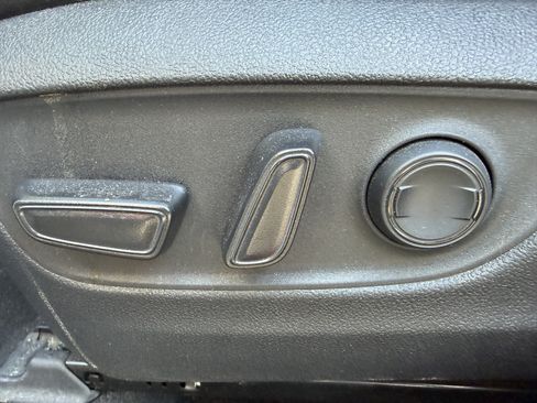Used 2023 Toyota Highlander XSE FWD image 31