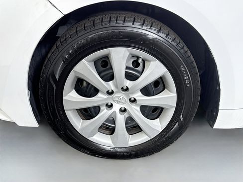 Used 2022 Toyota Corolla LE image 37