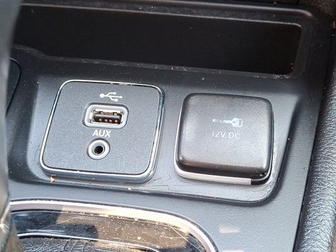 Used 2019 Jeep Cherokee Limited AWD/4WD image 26