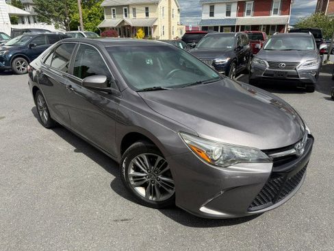 Used 2016 Toyota Camry SE FWD image 2