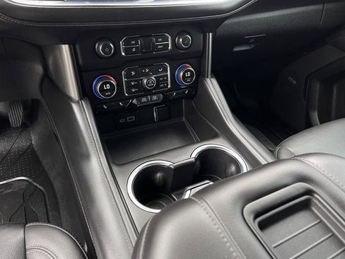 Used 2022 Chevrolet Suburban Z71 AWD/4WD image 16