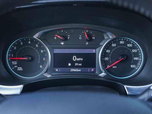 Used 2022 Chevrolet Traverse LT FWD image 23