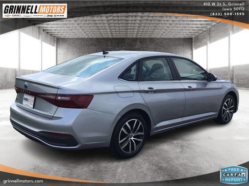 Used 2025 Volkswagen Jetta SE FWD image 5