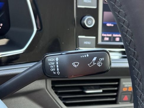 Used 2023 Volkswagen Jetta SE FWD image 22