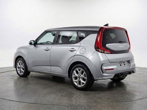 Used 2025 Kia Soul LX w/ LX Technology Package FWD image 5