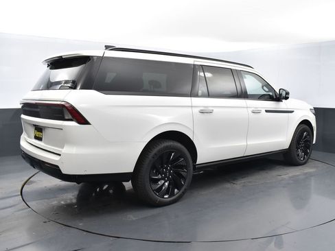 New 2025 Lincoln Navigator L Reserve w/ Jet Appearance Package image 4