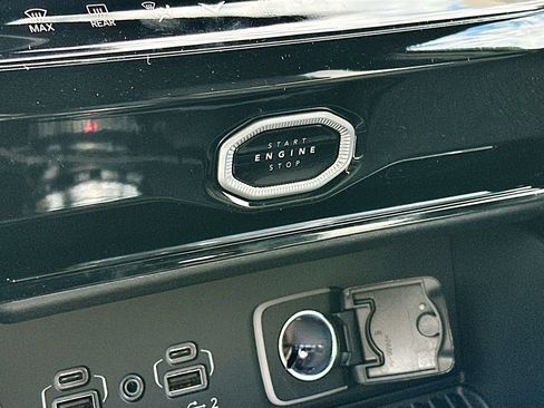 New 2026 Jeep Grand Cherokee Limited w/ Luxury Tech Group II AWD/4WD image 18