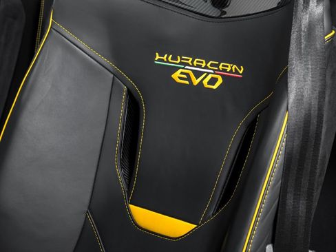 Used 2022 Lamborghini Huracan EVO RWD image 21