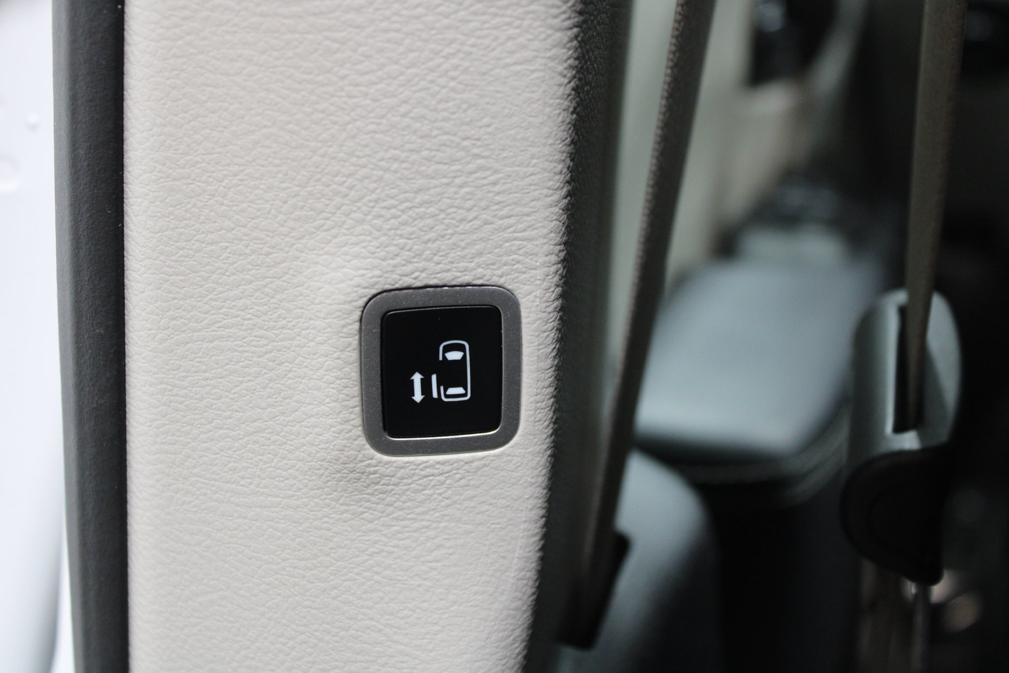 Used 2023 Chrysler Pacifica Limited FWD image 15
