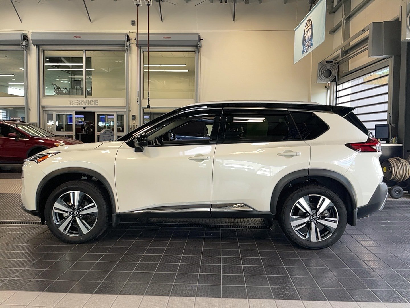 Used 2023 Nissan Rogue SL AWD/4WD image 4