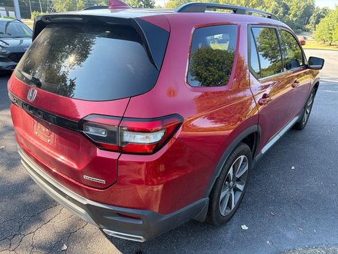 Used 2023 Honda Pilot Touring image 5
