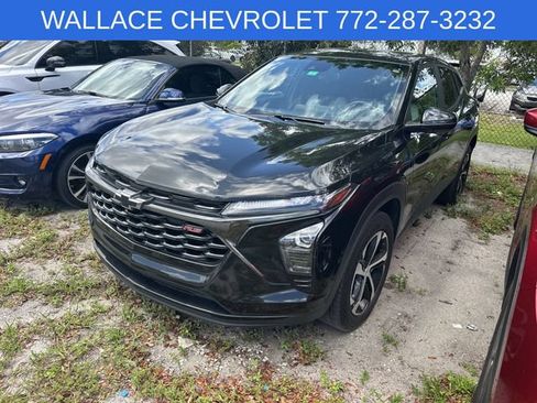 Used 2024 Chevrolet Trax RS w/ Driver Confidence Package FWD image 3