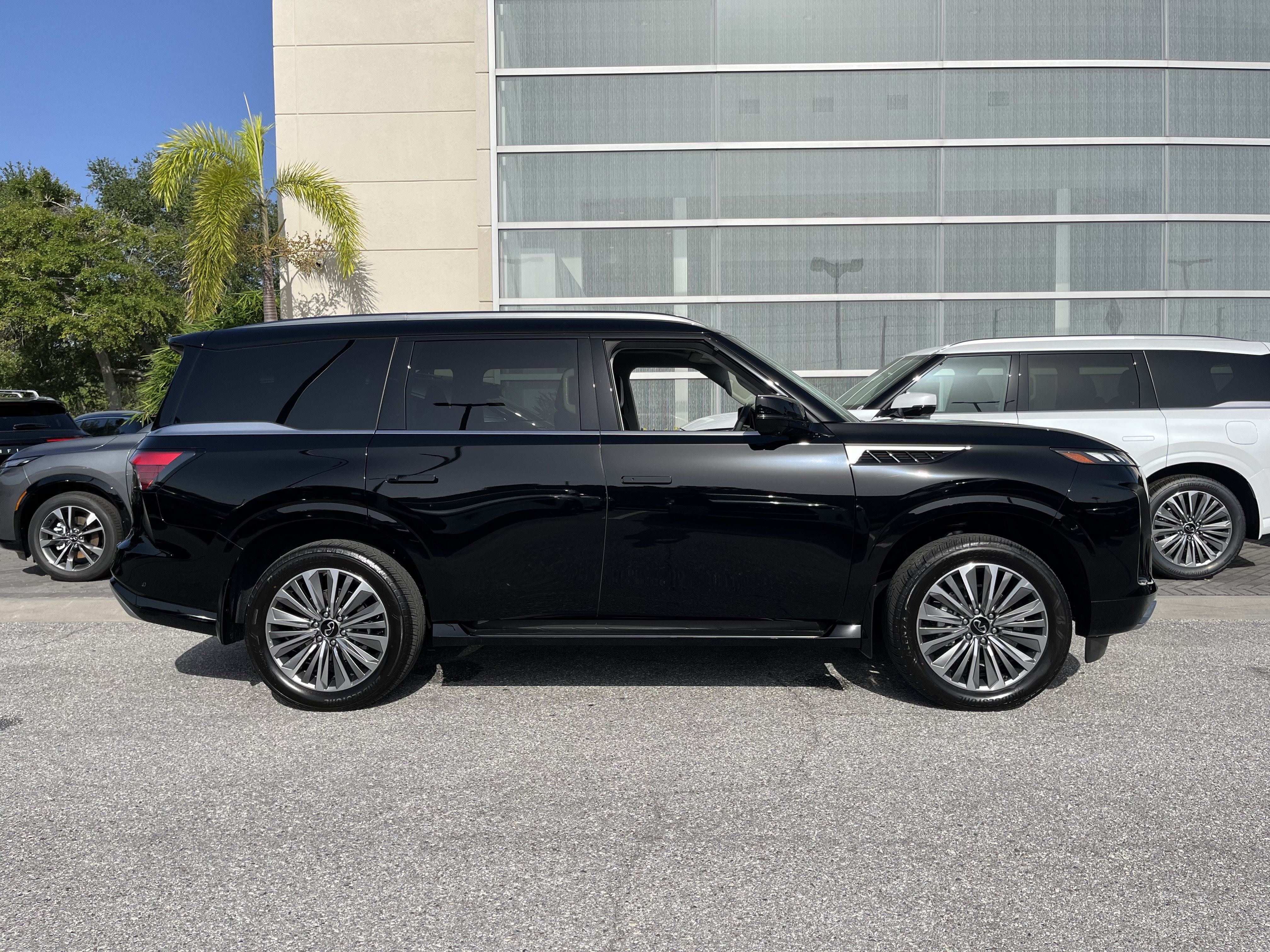 Certified 2026 INFINITI QX80 Luxe w/ Cargo Package AWD/4WD image 9