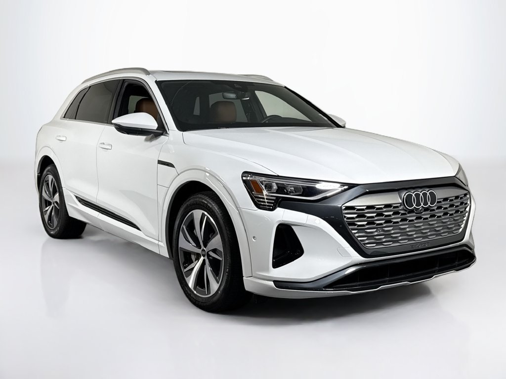 Used 2024 Audi Q8 e-tron Premium Plus AWD/4WD image 7
