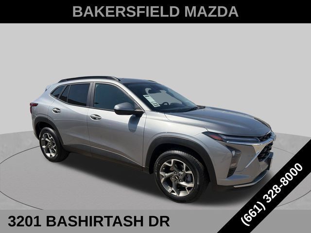 Used 2025 Chevrolet Trax LT FWD image 7