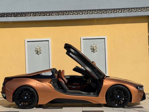 Used 2019 BMW i8 Roadster AWD/4WD image 7
