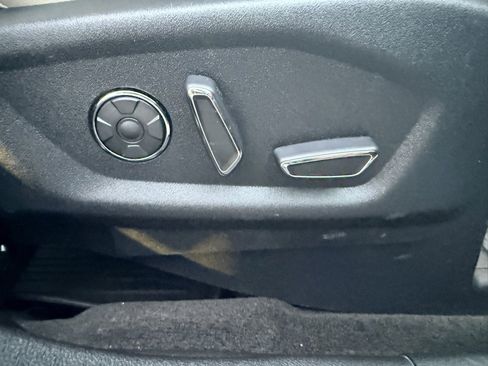 Used 2017 Ford Explorer Platinum image 29