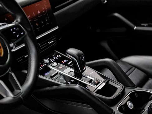 Used 2023 Porsche Cayenne image 51