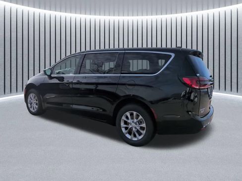 New 2026 Chrysler Pacifica Limited w/ Uconnect Theater Family Group image 11