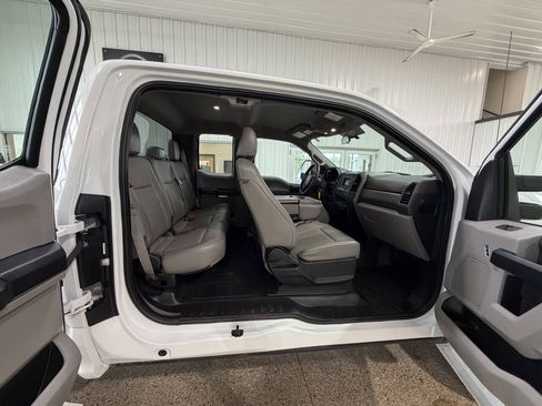 Used 2018 Ford F250 XL w/ Power Equipment Group AWD/4WD image 19