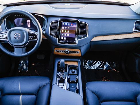 Used 2024 Volvo XC90 B5 Plus w/ Protection Package Premier image 14