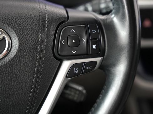 Used 2017 Toyota Highlander XLE AWD/4WD image 13