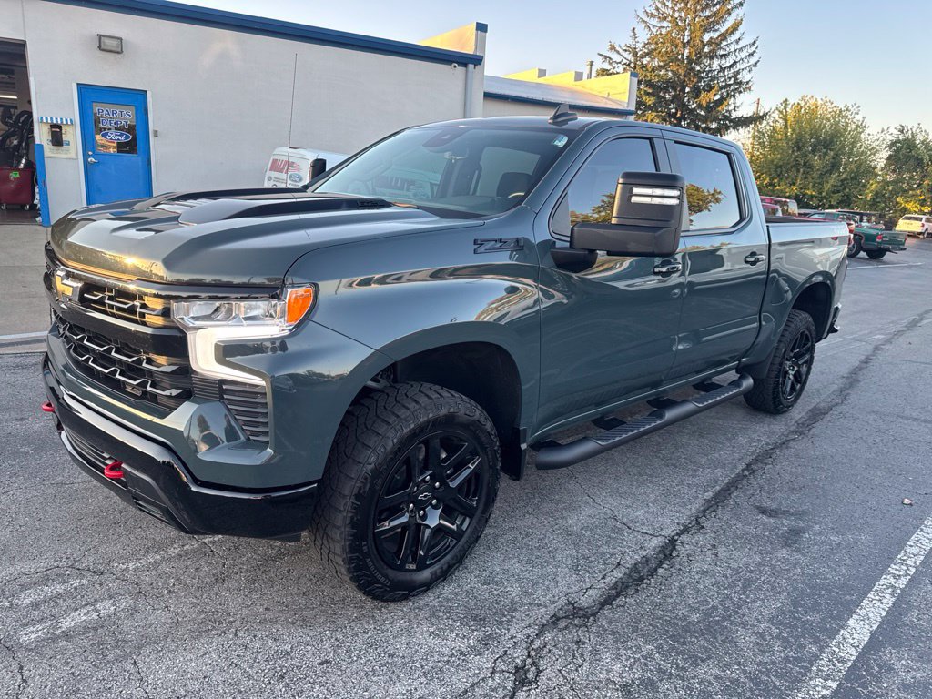 Used 2025 Chevrolet Silverado 1500 LT Trail Boss w/ Convenience Package II AWD/4WD image 8