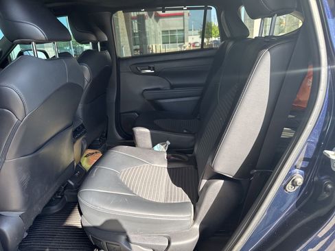 Used 2021 Toyota Highlander XSE AWD/4WD image 12