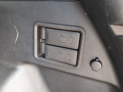 Used 2018 Chevrolet Equinox LT image 11