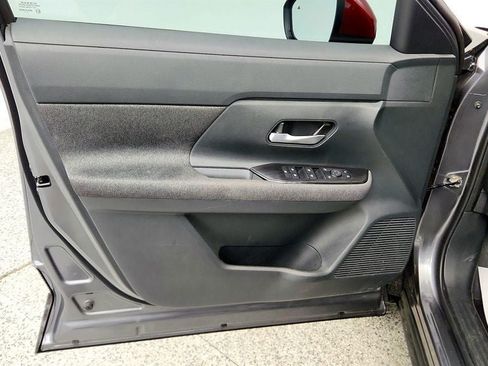 Used 2025 Nissan Kicks SV FWD image 10