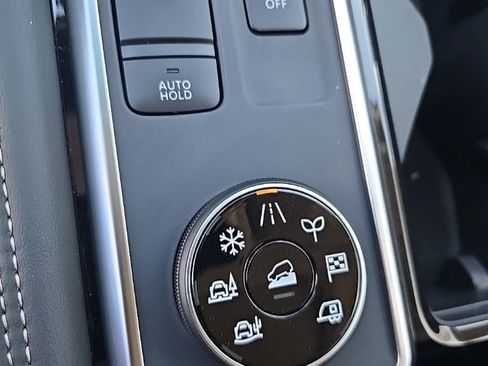 New 2026 Nissan Pathfinder Platinum image 9