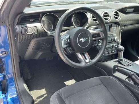 Used 2018 Ford Mustang Coupe RWD image 4