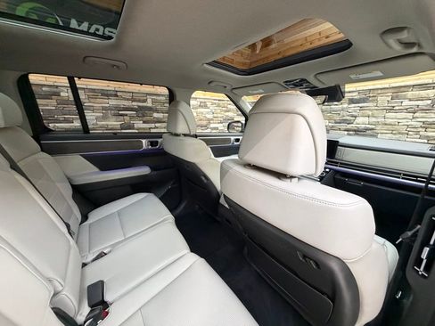 Used 2025 Hyundai Santa Fe Limited image 31