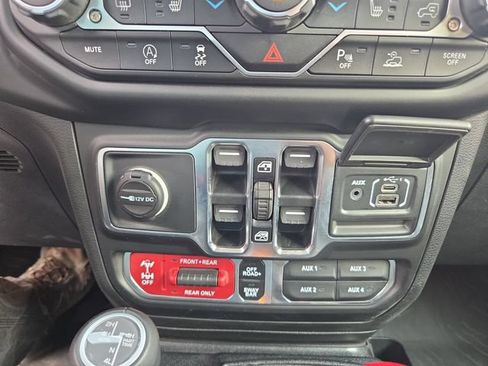 Used 2021 Jeep Wrangler Unlimited Rubicon AWD/4WD image 23