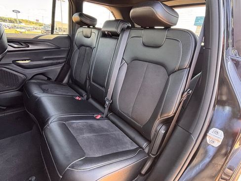 Used 2023 Jeep Grand Cherokee Altitude AWD/4WD image 24