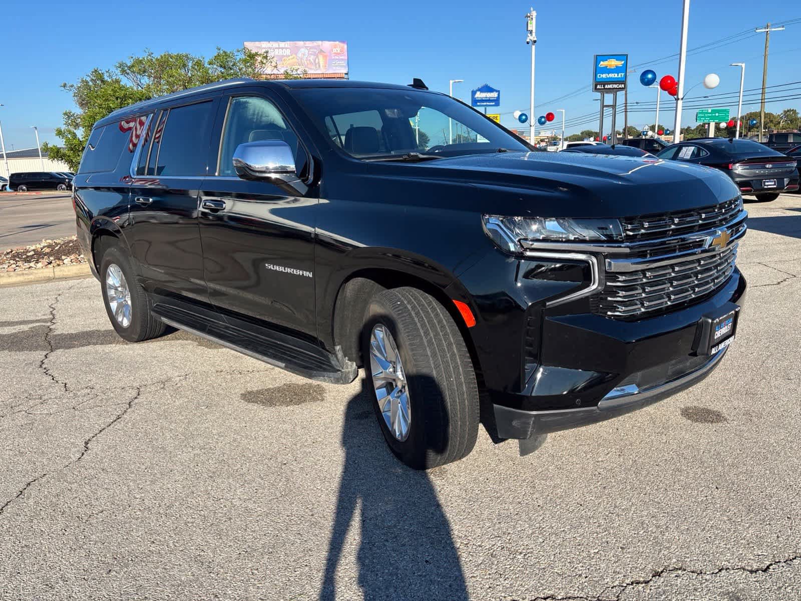 Used 2022 Chevrolet Suburban Premier w/ Premium Package AWD/4WD image 3