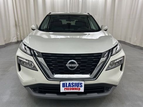 Used 2023 Nissan Rogue SV w/ SV Premium Package AWD/4WD image 2
