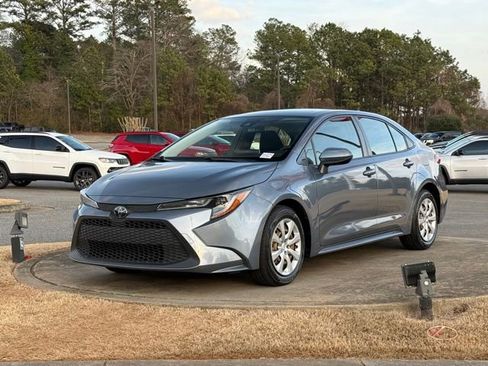 Used 2020 Toyota Corolla LE image 3