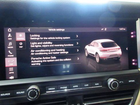 Used 2019 Porsche Macan AWD/4WD image 36