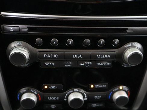 Used 2020 Nissan Pathfinder S image 40