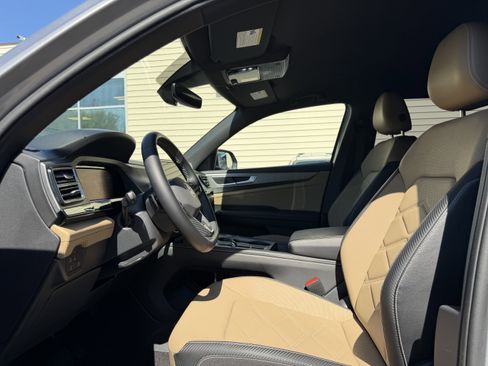 Used 2024 Volkswagen Atlas Cross Sport SE AWD/4WD image 14