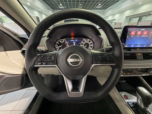 Used 2025 Nissan Altima 2.5 SV FWD image 16