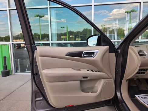 Used 2014 Nissan Pathfinder SL w/ SL Premium Package image 51