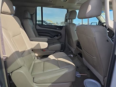 Used 2019 Chevrolet Suburban LT image 14